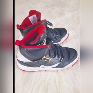 Air Jordan "flight" high top basketball shoes, great condition!Size 5y (big kid)